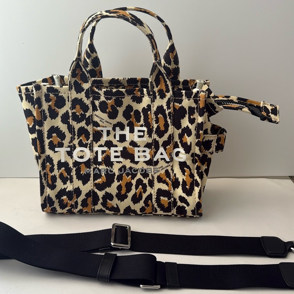 Marc Jacobs Black and Brown Tote Bag with Versatile Design